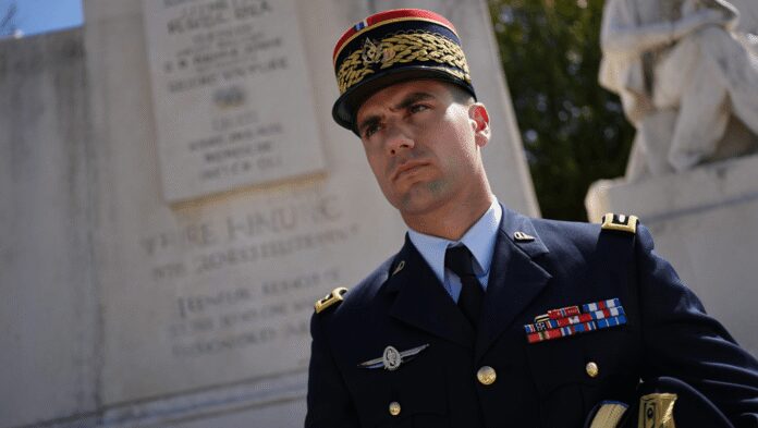 Placements adaptés aux militaires : guide pour sécuriser et faire Investir quand on est militaire : les meilleurs placements pour valoriser votre épargne