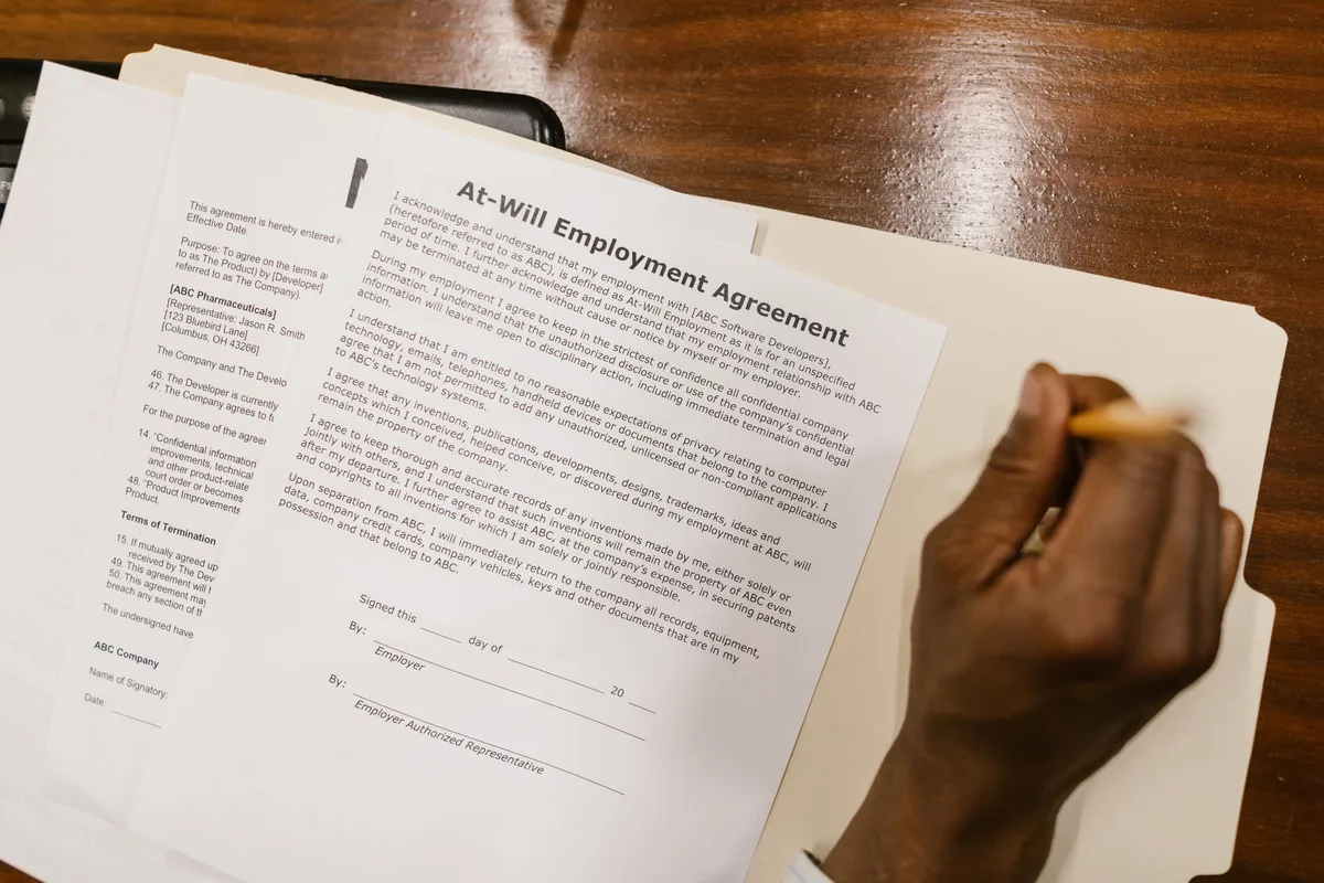 Contrat de travail et documents de protection légale du salarié