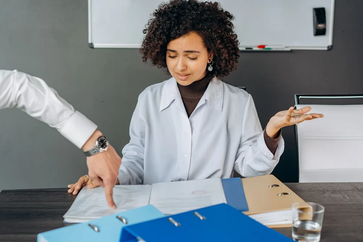 Salarié alertant son supérieur hiérarchique d'une situation dangereuse au travail