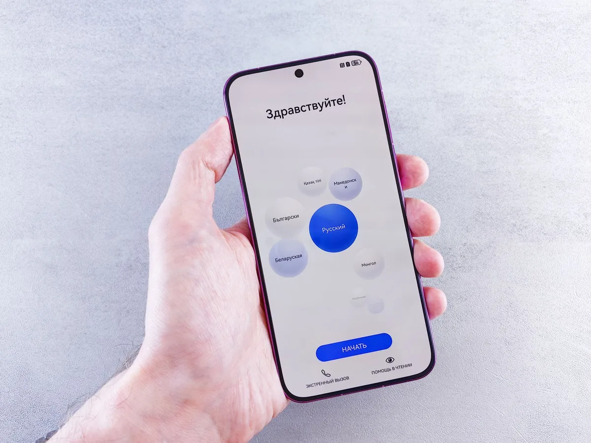 Interface mobile avec boutons d'action et formulaire de publication d'annonce.