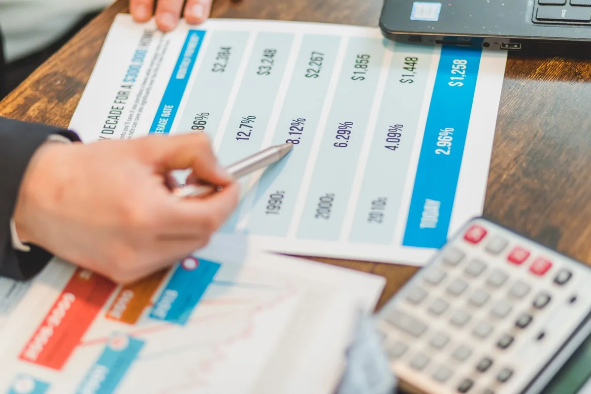 Feuille de calcul avec formules pour estimer un viager et convertir un capital en rente mensuelle.