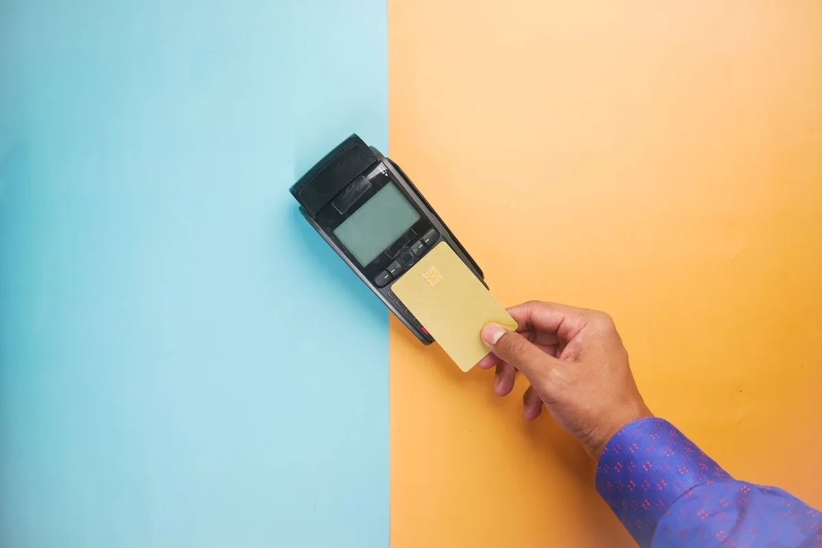 Terminal de paiement professionnel acceptant les cartes bancaires