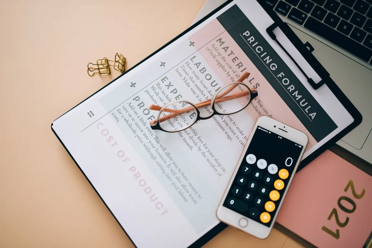 Calcul comparatif des gains nets selon les frais et commissions de revente