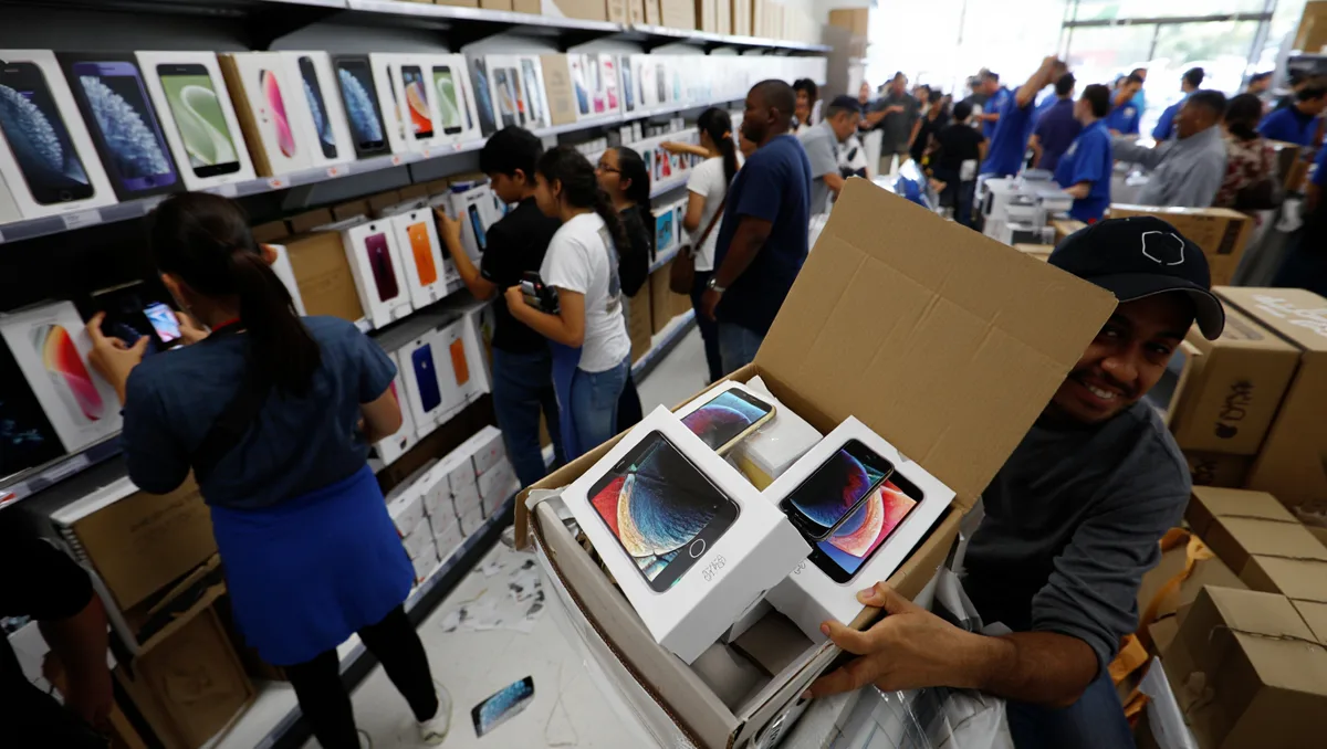 Pourquoi les ventes record d'Apple perturbent la reprise d'iPhone ? — Quand Apple vend plus d'appareils neufs que d'habitude, plusieurs effets se déclenchent sur le marché de la reprise. D'une part, un flux important d'appareils neufs signifie qu'un plus grand nombre