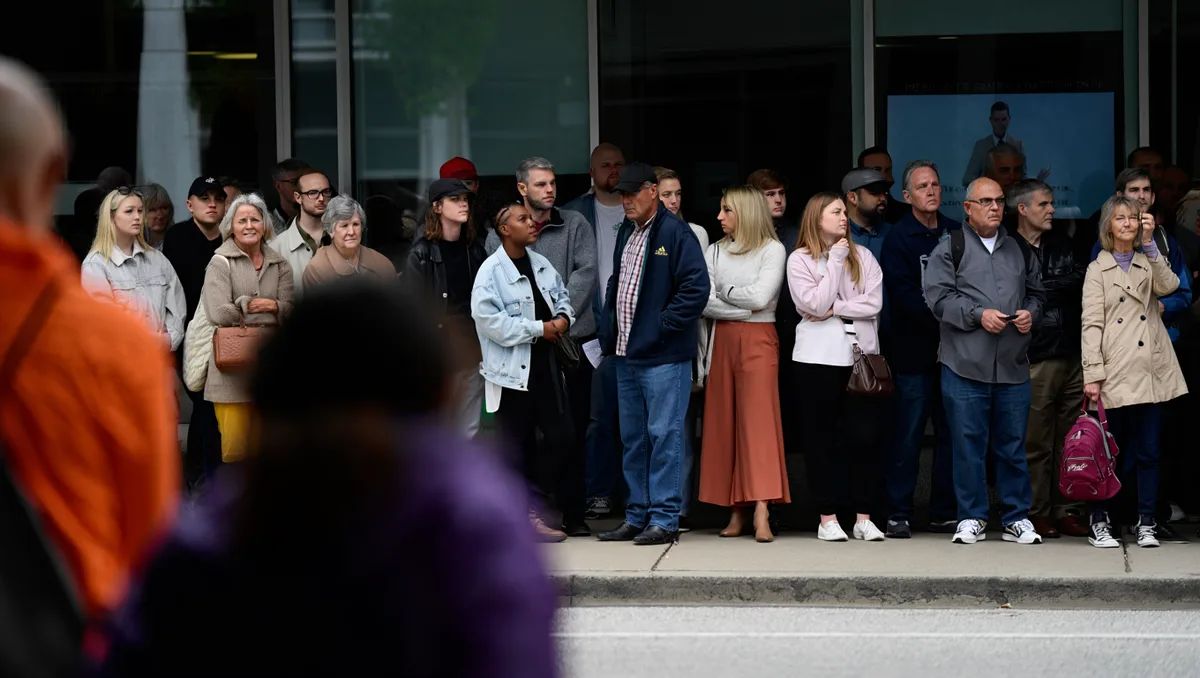 Faut-il attendre que le marché se stabilise avant de revendre ? — Il n'existe pas de règle universelle. Attendre peut parfois être payant si la demande dépasse l'offre pour certains modèles, mais patienter comporte des risques : la dépréciation continue des