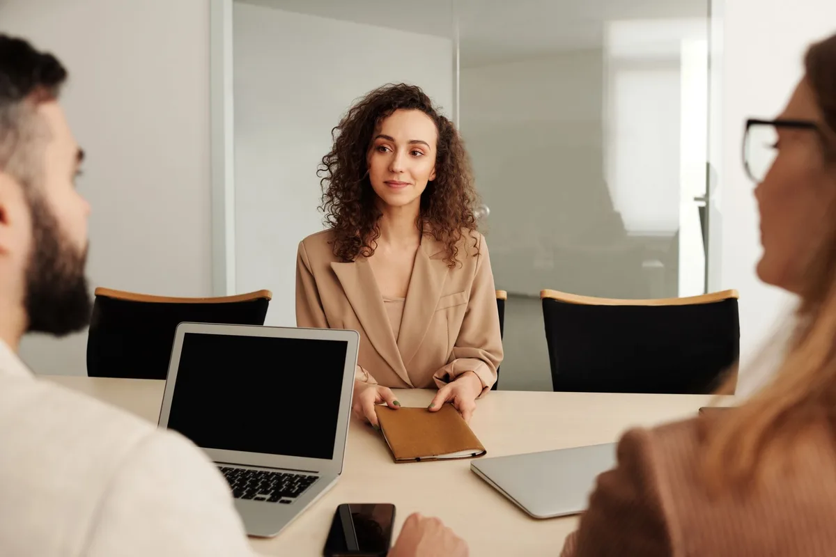 Processus de recrutement avec évaluation de candidats et gestion de données personnelles