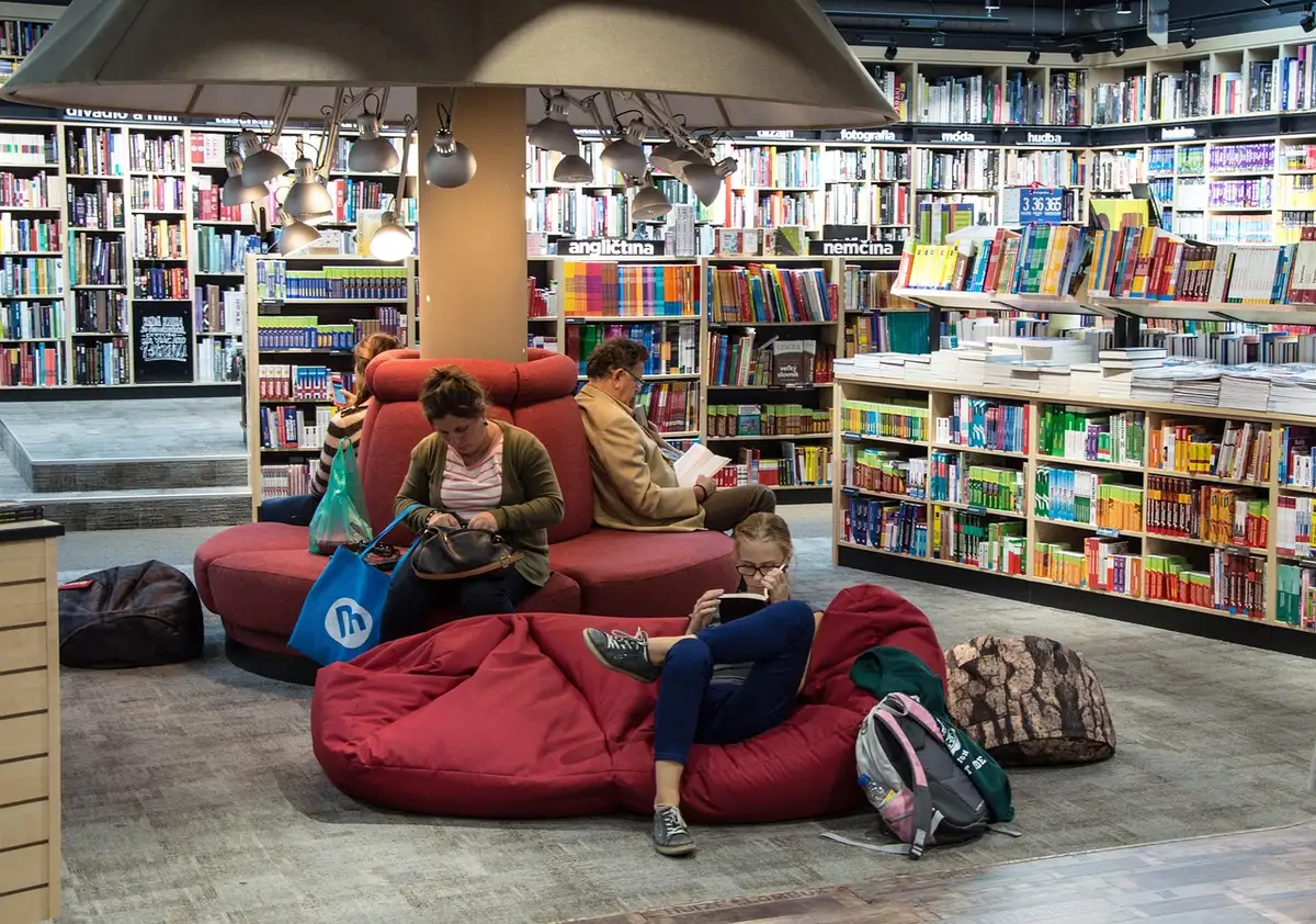 Comptoir de boutique avec terminal portable illustrant le critère de mobilité