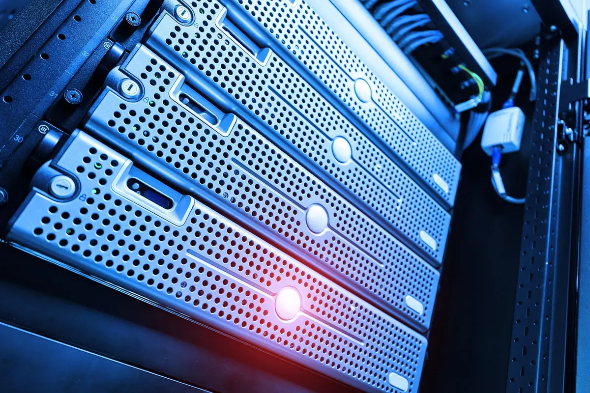 Serveur d'hébergement et infrastructure cloud sécurisée