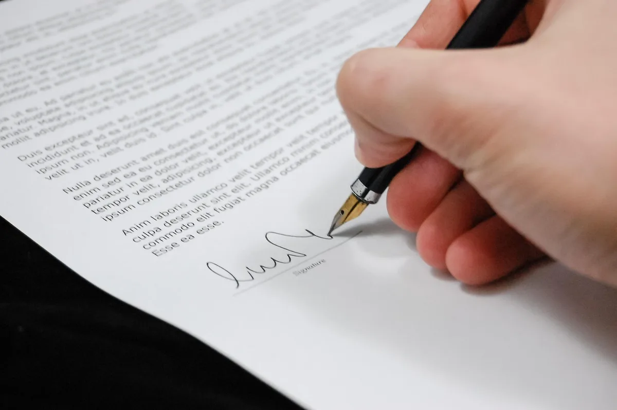 Tablette affichant une signature électronique et quittance numérique